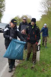 2017-04-27 Jugend-FW sammelt Müll (4)