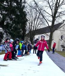 Erster Skikurs auf Matten