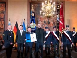 2025-12-05 FFW bei Staatsempfang Ministerpräsident (1)