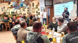 Die beiden Vorstände erläuterten das Bauprojekt